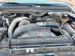 2005 Ford F-350 - Engine Compartment Image